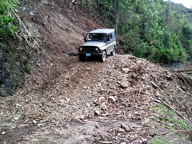 11 - Ein kleiner Bergrutsch - mit dem Jeep kein Problem!