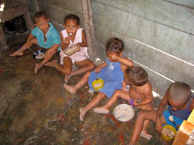 Dorfkinder im Osten Kubas